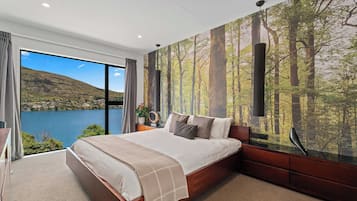 2 bedrooms, iron/ironing board, travel cot, WiFi