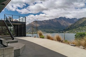 Property grounds - Charming Lakeview Home with Remarkable Views! (Queenstown)