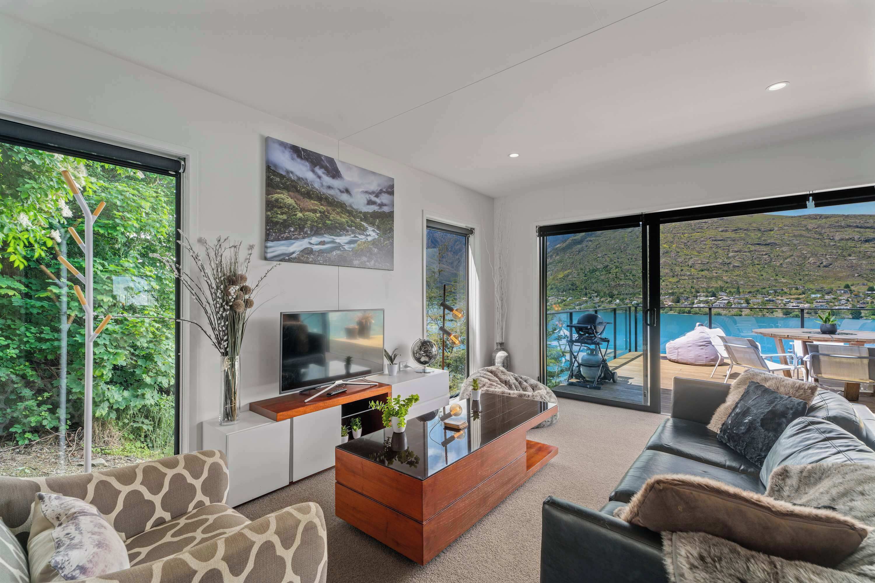 テレビ、書斎 / ワークスペース