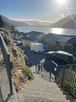 Property grounds - Villa Del Lago Corner 1 Bedroom Lakeview Suite (Queenstown)