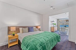 2 habitaciones, tabla de planchar con plancha, cuna de viaje y wifi 