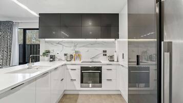 Fridge, microwave, oven, stovetop