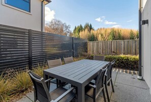 屋外ダイニングエリア