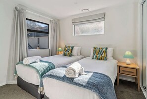 3 bedrooms, desk, iron/ironing board, travel cot