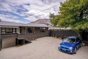 Exterior - Incredible Views! 3 Bedrooms, Walk To Town (Queenstown)