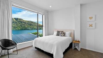 3 bedrooms, iron/ironing board, travel crib, WiFi