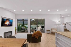 TV, fireplace, offices - Stunning & modern home with fantastic lake views! (Queenstown)