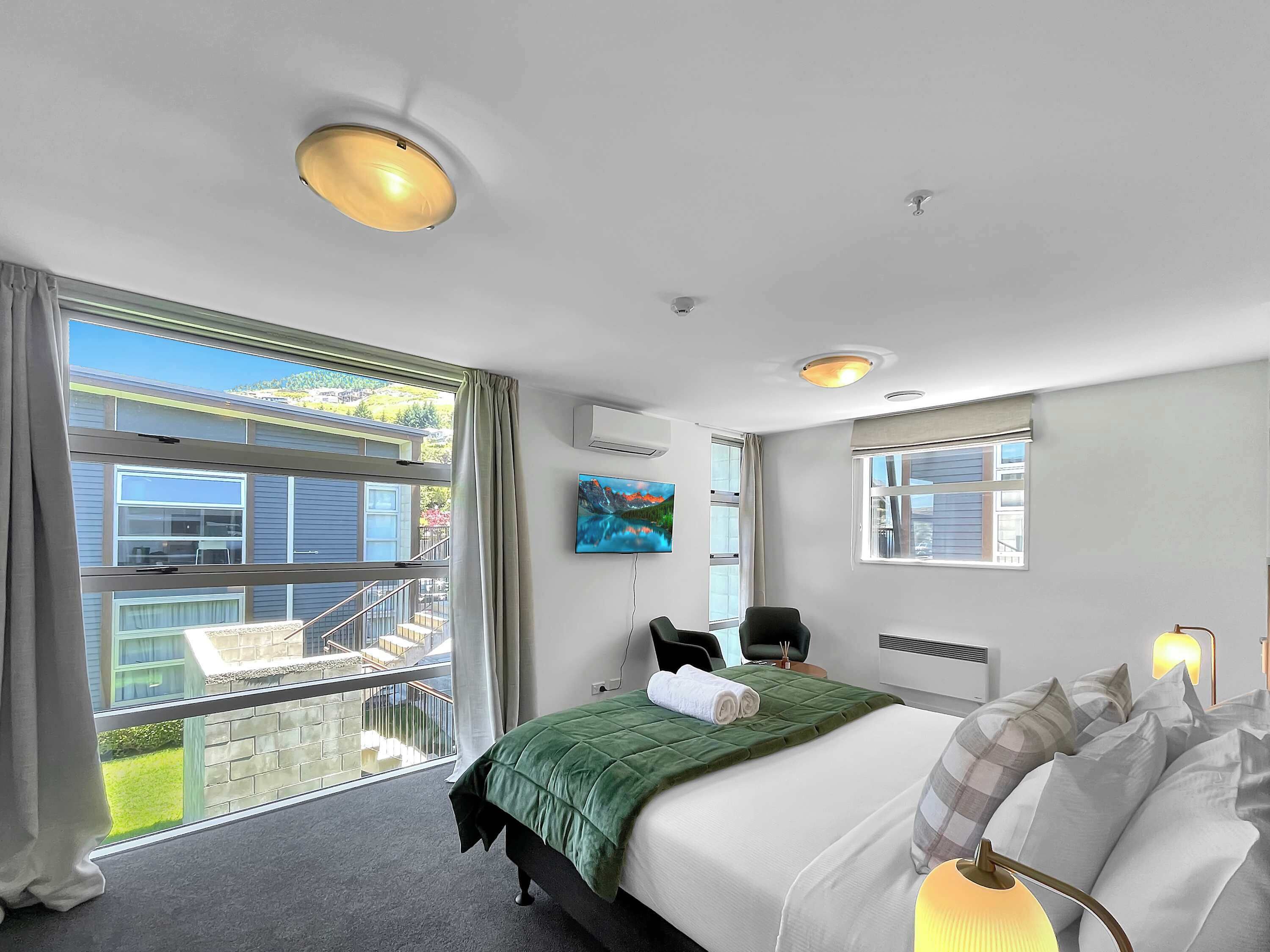 3 slaapkamers, een strijkplank/strijkijzer, wifi, beddengoed