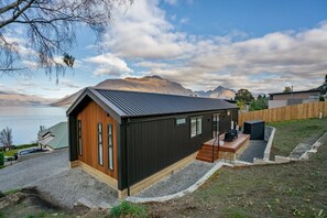 Exterior - Scenic & Spotless | Lakeview Escape (Queenstown)