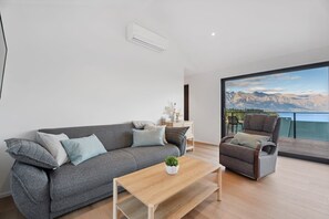 TV - Scenic & Spotless | Lakeview Escape (Queenstown)