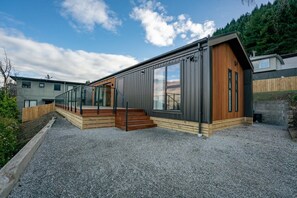 Exterior - Scenic & Spotless | Lakeview Escape (Queenstown)