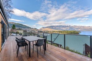 Outdoor dining - Scenic & Spotless | Lakeview Escape (Queenstown)
