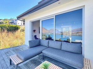 Unclassified image, 2 of 61, button