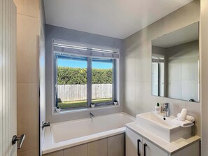 Unclassified image, 4 of 61, button