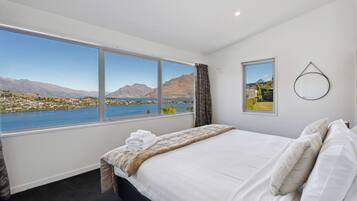 4 bedrooms, desk, iron/ironing board, travel cot