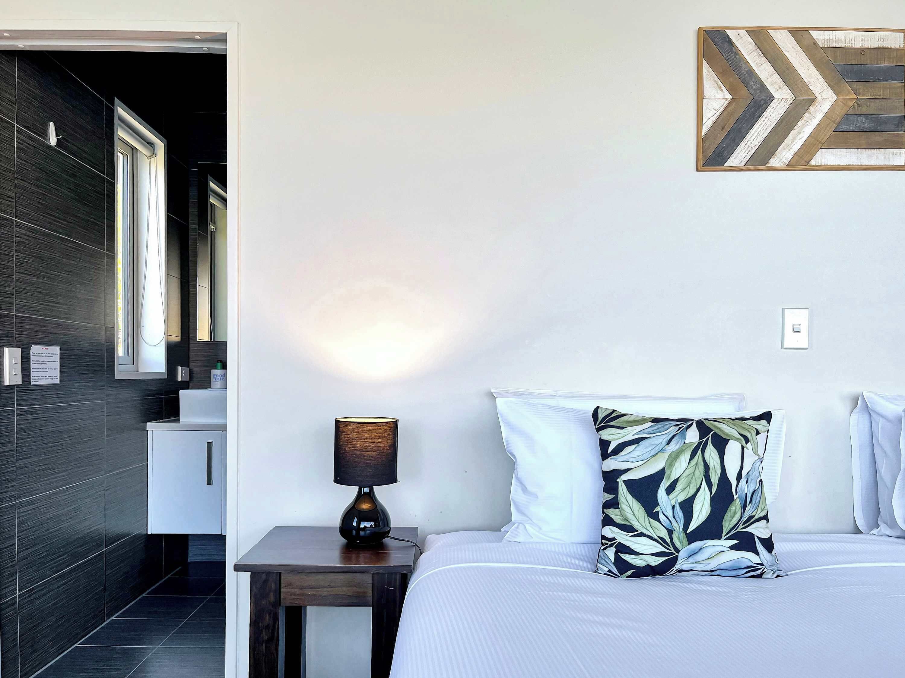 4 多间卧室、办公桌、熨斗/熨衣板、旅行婴儿床