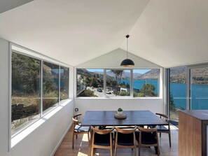Dining - EPIC Views, Huge Deck, Sleeps 8 (Queenstown)