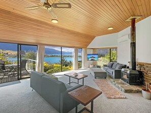 TV, fireplace, offices