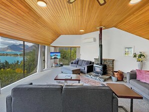 TV, fireplace, offices