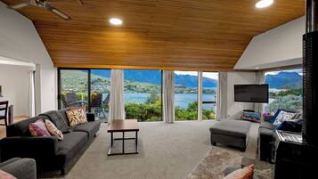 TV, fireplace, offices