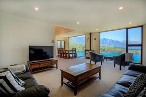 TV, fireplace, offices