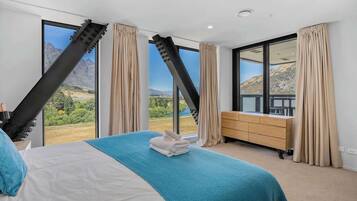 2 bedrooms, iron/ironing board, travel cot, WiFi