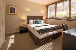 1 bedroom, iron/ironing board, travel crib, WiFi - Budget 1 Bedroom Studio Pounamu 216B Garden View (Queenstown)