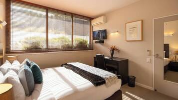 1 bedroom, iron/ironing board, travel cot, WiFi