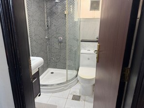 Basic Double Room | Bathroom