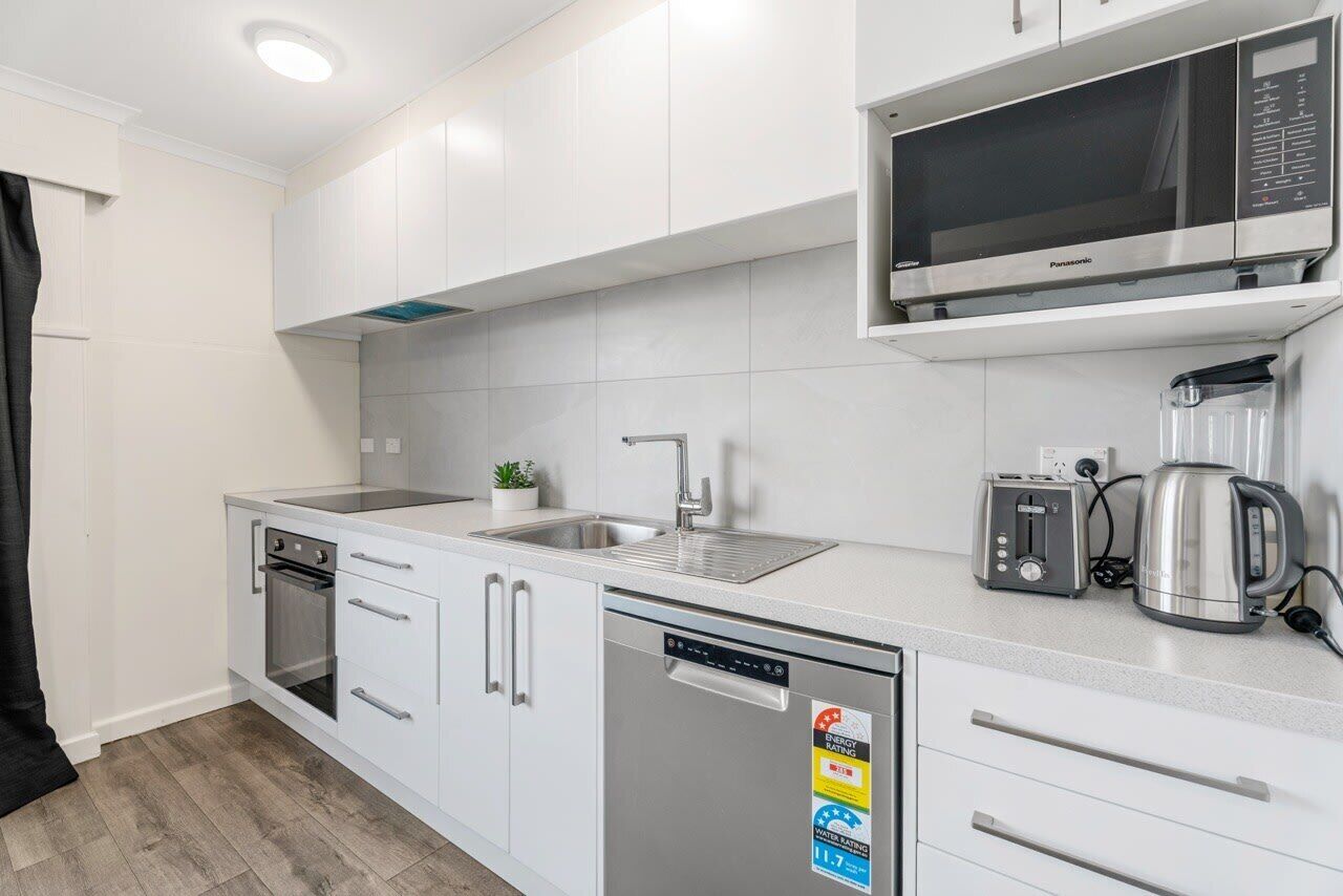 冰箱、微波炉、烤箱、炉灶