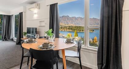 2 Bedroom Apartment, Walk To Town, Amazing Views!