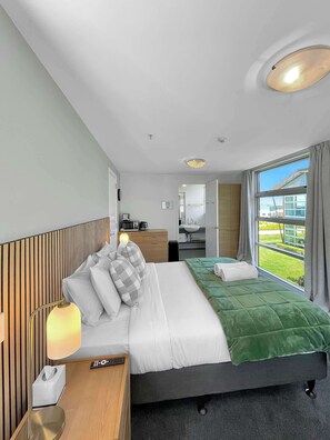 1 bedroom, WiFi, bed sheets - Cosy & Comfortable Studio Marina 205a (Queenstown)