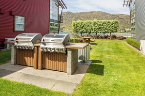 Outdoor dining - Cosy & Comfortable Studio Marina 205a (Queenstown)