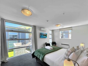 1 bedroom, WiFi, bed sheets - Cosy & Comfortable Studio Marina 205a (Queenstown)
