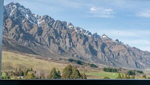 A mountain landscape with a clear sky. - Modern apartment with fantastic mountain views! (Queenstown)