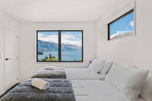 2 bedrooms, iron/ironing board, travel cot, WiFi - World Class Views, 2 Bedroom, 2 Bath, Walk To Town (Queenstown)