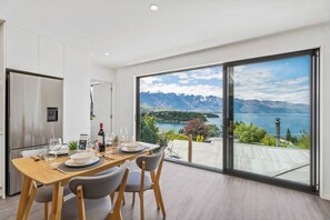 Dining - World Class Views, 2 Bedroom, 2 Bath, Walk To Town (Queenstown)