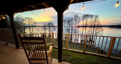 The Cabin at Caddo Crossing - for the vibe of an old-time lodge on the bayou!