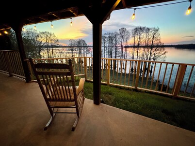 The Cabin at Caddo Crossing - for the vibe of an old-time lodge on the bayou!