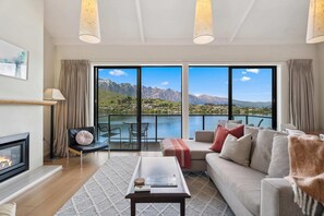 TV, fireplace - Villa del Lago Lakeview 2 Bedroom Villa (Queenstown)