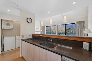 Fridge, microwave, oven, stovetop - Villa del Lago Lakeview 2 Bedroom Villa (Queenstown)
