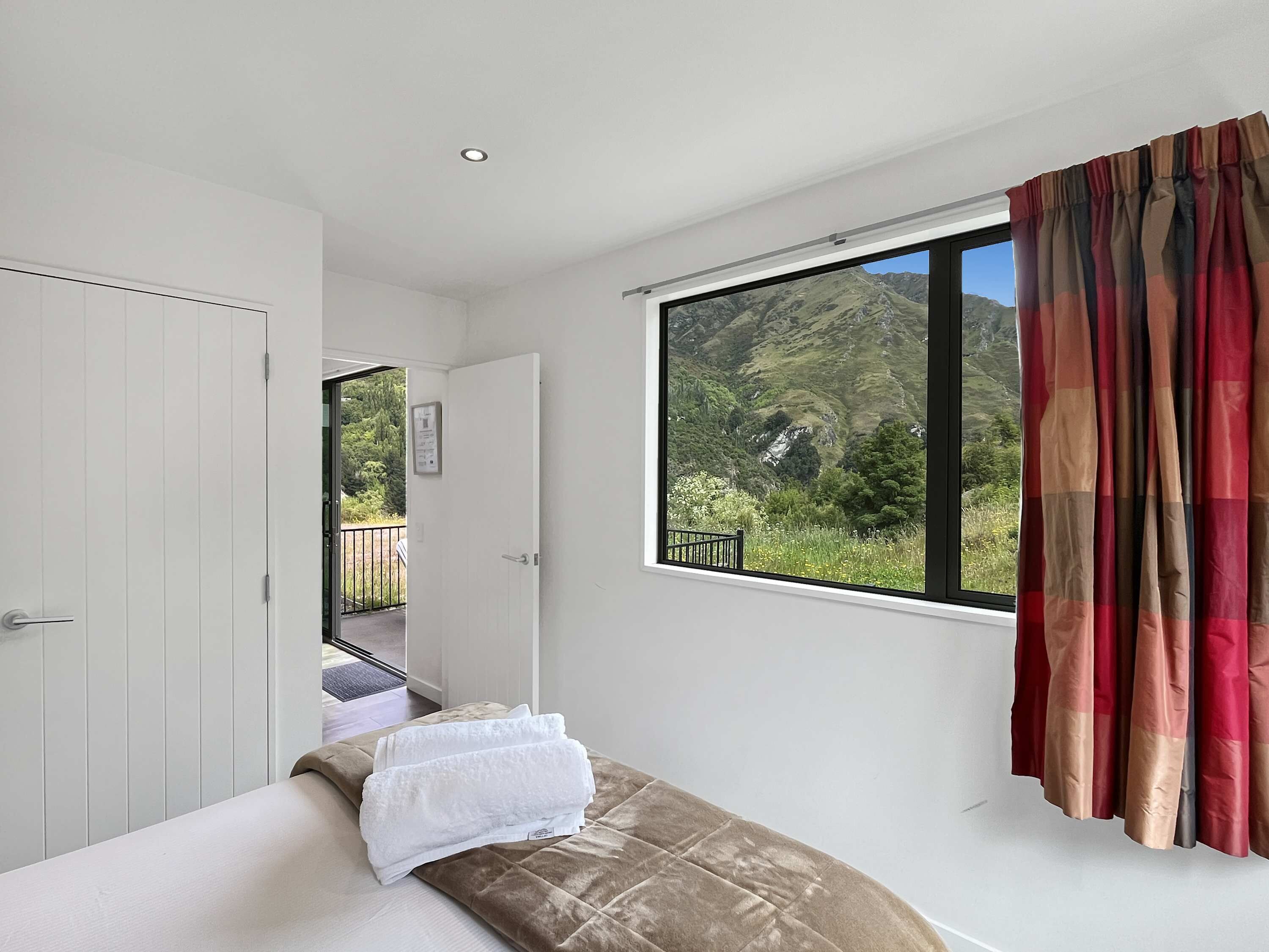 10 chambres, fer et planche à repasser, lit parapluie, Wi-Fi