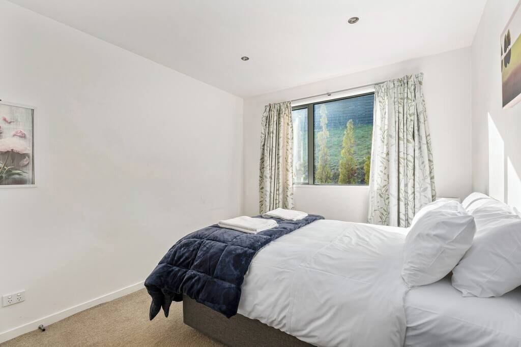 2 bedrooms, iron/ironing board, travel cot, WiFi