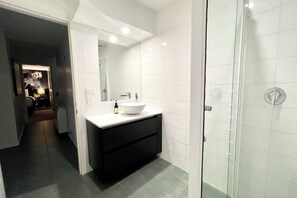 Shower, hair dryer, towels