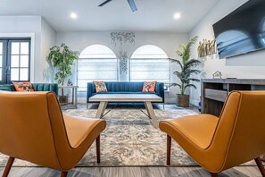 TV - Luxury & Spacious/Large pool/BBQ/Game room/Pool (Miami)