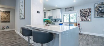 Luxury & Spacious/Large pool/BBQ/Game room/Pool