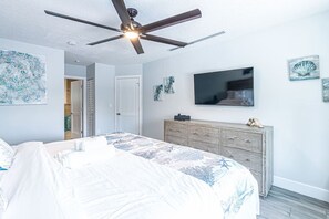 4 bedrooms, desk, iron/ironing board, travel cot
