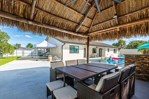 Outdoor dining - Luxury & Spacious/Large pool/BBQ/Game room/Pool (Miami)