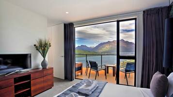 3 bedrooms, iron/ironing board, travel cot, WiFi