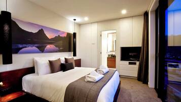 3 bedrooms, iron/ironing board, travel cot, WiFi